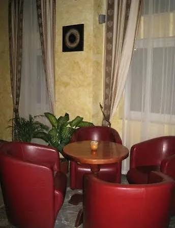 West 3* Bukurešť