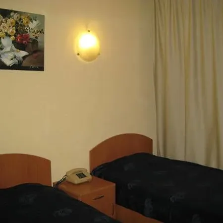 Motel West 3*